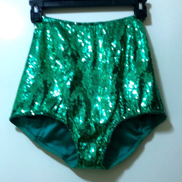 Dolce & Gabbana
sequin embellished shorts - Picture 3 of 9